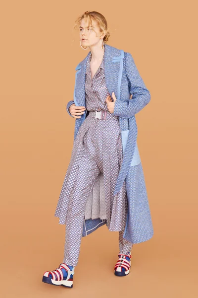 Look 16